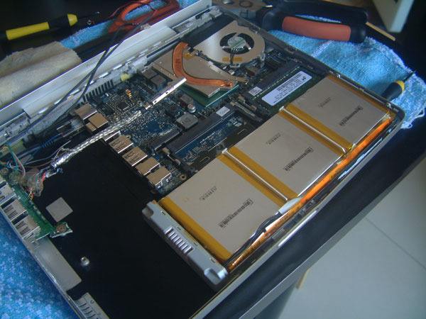 在平板電腦的電路上安裝自恢復保險絲